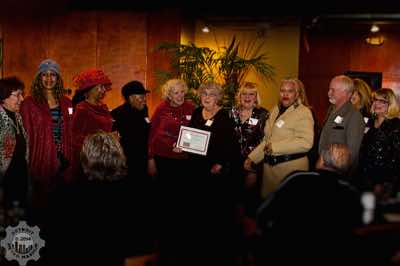 Women of the Pontiac Garden Club receiving their award